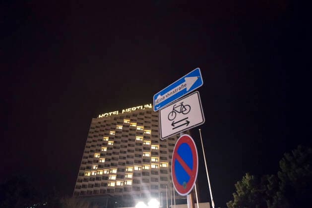 Das geschlossene Hotel Neptun im Ostseebad Warnemünde. Es können keine Tagesgäste und Urlauber aus fremden Bundesländern nach Mecklenburg-Vorpommern kommen. Hotels, Ferienwohnungen und Zeltplätze sind geschlossen. Rostock Waenemünde