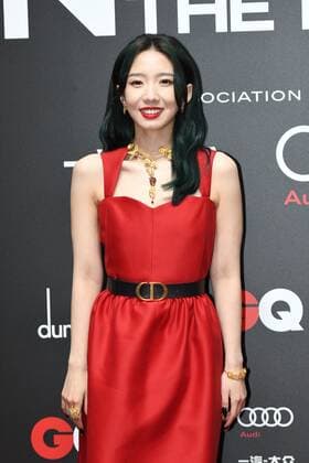 December 4, 2020, Shanghai, China: Chinese singer Meng Meiqi shows up in red dress at the red carpet for the GQ Men of The Year 2020, Shanghai, China, 4 December 2020.