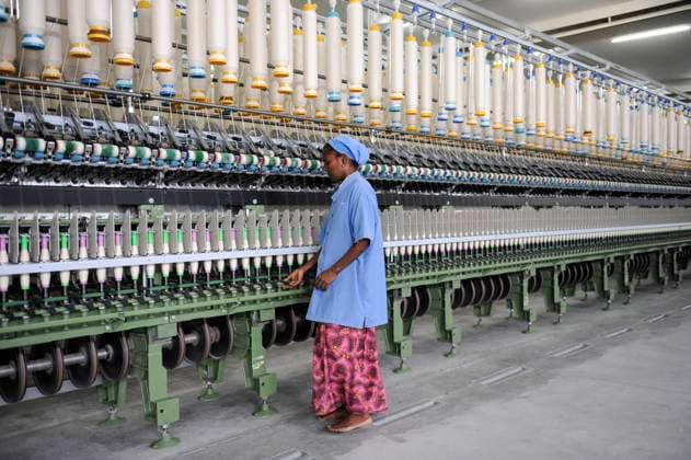 India fairtrade textile units in Tirupur INDIA Tirupur , fair trade textile units , MLR Spinning factory *** INDIEN Tamil Nadu, Tirupur, fairtrade Textilbetriebe , Spinnerei MLR produziert Garne aus biologischen Baumwollfasern Tirupur Tamil Nadu India