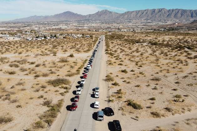 News Bilder des Tages Aerial view today from a drone showing the caravan against Trump s border wall and for comprehensive immigration reform, in El Paso, Texas EE.UU. 5 December 2020. With a caravan of just over 60 cars that began in the state of New Mexico, passed through the border wall and ended in El Paso (Texas), the Border Network for Human Rights (BNHR) launched the campaign 2021 Immigration Reform Now ! . The goal is to pressure the incoming administration of President-elect Joe Biden to pass immigration reform in the United States once and for all. Campaign for immigration reform launched in Texas with border caravan !ACHTUNG: NUR REDAKTIONELLE NUTZUNG!  Copyright: xJesúsxRosalesx AME3415 20201206-637428172820847961
