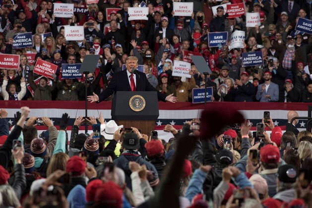 Bilder des Jahres 2020, News 12 Dezember News Themen der Woche KW49 News Bilder des Tages December 5, 2020, Valdosta, GA, USA: Thousands of Trump supporters converged on small town for Georgia Victory Rally to show support for President Donald Trump and two Republican incumbent U.S. senators Kelly Loeffler and David Perdue, who face democratic challengers in special run run-off election January 5, 2021. The election could decide control of the U.S. Senate. Valdosta USA - ZUMAn03_ 20201205_zaf_n03_040 Copyright: xRobinxRaynex