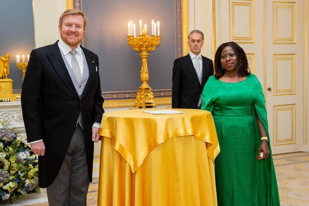 Bilder des Jahres 2020, Entertainment 12 Dezember Entertainment Themen der Woche KW50 Entertainment Bilder des Tages 09-12-2020 Presentation of the credentials of the ambassador of the Republic of Cameroon, H.E. Madeleine Liguemoh Ondoua to King Willem-Alexander at Noordeinde palace in The Hague  Copyright: xPPEx