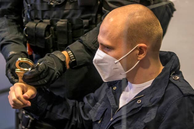 25. Prozesstag in Magdeburg. Das Oberlandesgericht Sachsen-Anhalt mit Sitz in Naumburg, verhandelt im Landgericht Magdeburg die Strafsache gegen den Halle Attentäter Stephan Balliet. Vertreten von seinen Rechtsanwälten Rutkowski und Weber. Die Verteidigung hält ihr Schlussplädoyer und der Angeklagte hat das letzte Wort. Am 21. Dezember 2020 fällt das Urteil. Vorsitz hat Ursula Mertens vom Staatsschutzsenat. Die Bundesanwaltschaft fordert Höchststrafe *** 25th day of trial in Magdeburg The Higher Regional Court of Saxony-Anhalt, based in Naumburg, is hearing the criminal case against the Halle assassin Stephan Balliet at the Magdeburg Regional Court Represented by his lawyers Rutkowski and Weber The defence makes its closing statement