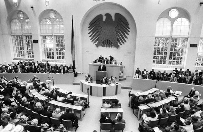 Deutschland, Bonn, 23.08.1990 Archiv-Nr.: 19-48-20 Regierungserklärung Kohl zur Deutschen Einheit Foto: Bundeskanzler Helmut Kohl bei Rede Regierungserklärung Kohl zur Deutschen Einheit *** Germany, Bonn, 23 08 1990 Archive No 19 48 20 Government declaration Kohl on German Unity Photo Federal Chancellor Helmut Kohl during speech Government declaration Kohl on German Unity