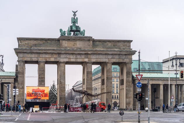 09.12.2020,Berlin,Deutschland,GER,Alarmstufe Dunkelrot Mahnwache vor dem Brandenburger Tor.DINO