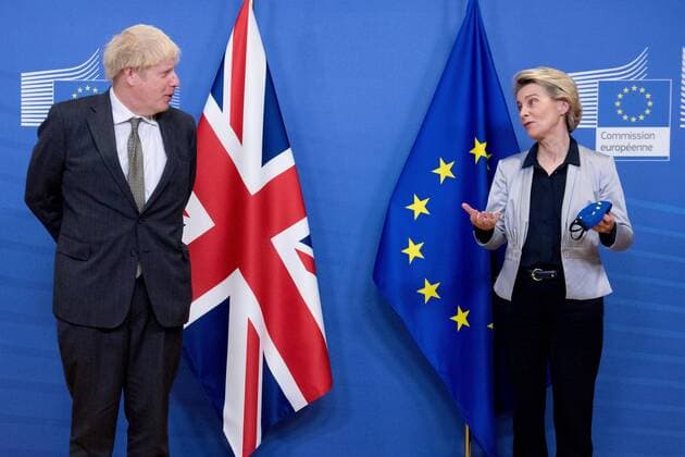 Bilder des Jahres 2020, News 12 Dezember News Themen der Woche KW50 News Bilder des Tages (201210) -- BRUSSELS, Dec. 10, 2020 () -- European Commission President Ursula von der Leyen (R) talks with British Prime Minister Boris Johnson before their meeting in Brussels, Belgium, Dec. 9, 2020. The European Union (EU) and Britain will come to a decision on a post-Brexit trade deal by the end of the coming weekend, European Commission President Ursula von der Leyen tweeted Wednesday evening after meeting with British Prime Minister Boris Johnson in Brussels. (European Union Handout via ) BELGIUM-BRUSSELS-EU-UK-MEETING-BREXIT Xinhua 