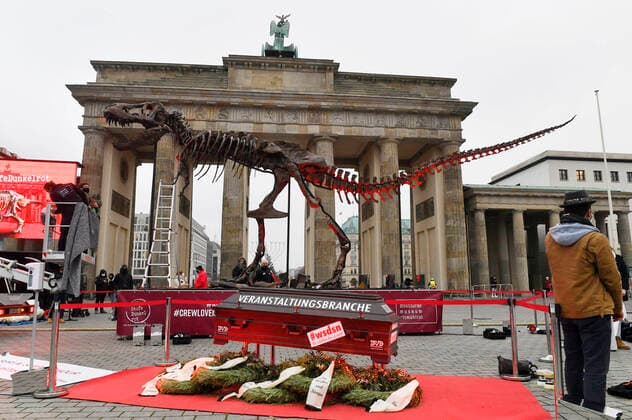 Mahnwache zur Rettung der Veranstaltungswirtschaft vom Aktionsbündnis Alarmstufe Dunkelrot am Brandenburger Tor. Berlin, 09.12.2020