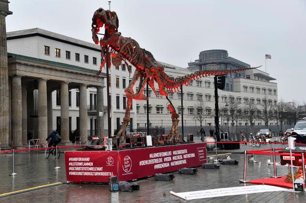 Mahnwache zur Rettung der Veranstaltungswirtschaft vom Aktionsbündnis Alarmstufe Dunkelrot am Brandenburger Tor. Berlin, 09.12.2020