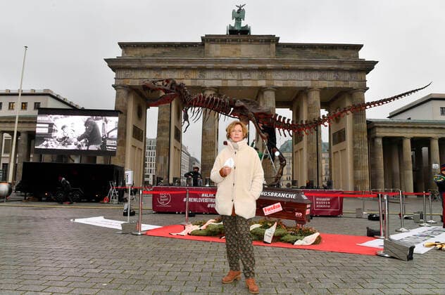 Marion Kracht bei der Mahnwache zur Rettung der Veranstaltungswirtschaft vom Aktionsbündnis Alarmstufe Dunkelrot am Brandenburger Tor. Berlin, 09.12.2020
