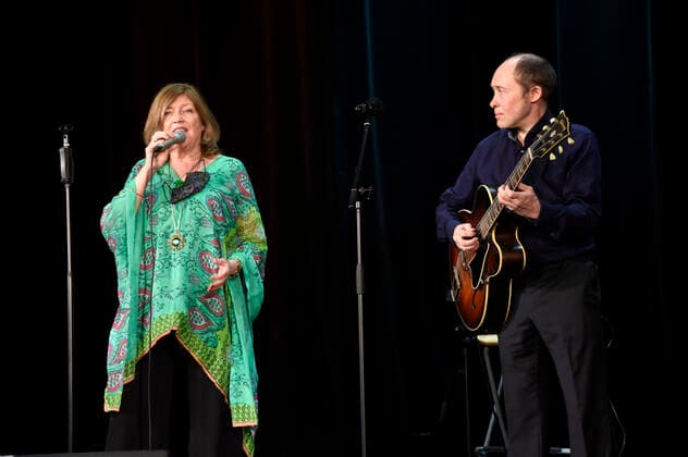Tricia Leonard und John Brunton beim digitalen Feierabend mit dem Duo Hiraeth im Kleinen Theater Haar. Haar, 09.12.2020