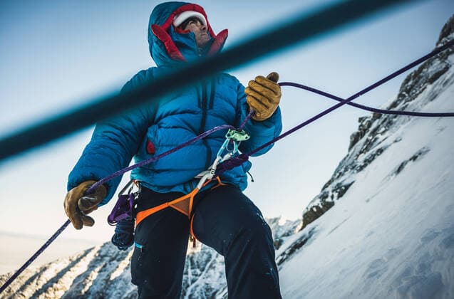 Male climber belays his lead climber during a cold winter alpine climb Millinocket, ME, United States CR_BRDO201208-582183-01 ,model released, Symbolfoto