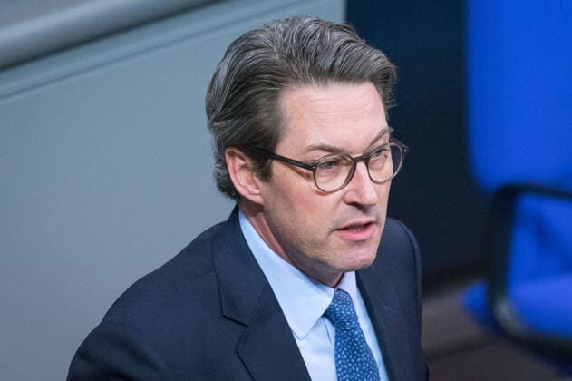Berlin, Plenarsitzung im Bundestag Deutschland, Berlin - 10.12.2020: Im Bild ist Andreas Scheuer (Bundesminister für Verkehr und digitale Infrastruktur, CSU) während der Sitzung des deutschen Bundestags zu sehen. Berlin Bundestag Berlin Deutschland *** Berlin, Plenary Session in the German Bundestag Germany, Berlin 10 12 2020 In the picture you can see Andreas Scheuer Federal Minister of Transport and Digital Infrastructure, CSU during the session of the German Bundestag Berlin Bundestag Berlin Germany
