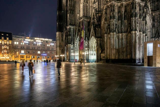 Domplatte am Eingang zum Kölner Dom