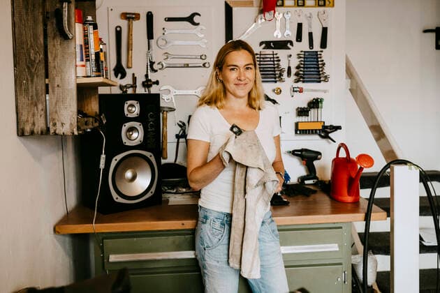 Portrait of confident female owner standing in bicycle shop, MA82985, Germany, Berlin, model released, property released Copyright: xMaskotx