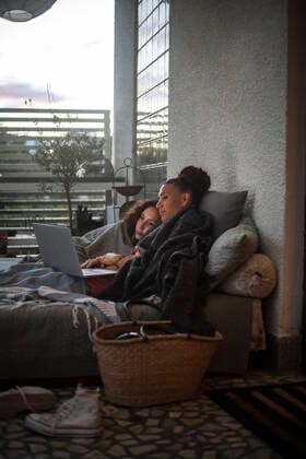 Mother and daughter watching laptop while resting on sofa at home, MA83016, Sweden, Stockholm, model released, property released Copyright: xMaskotx