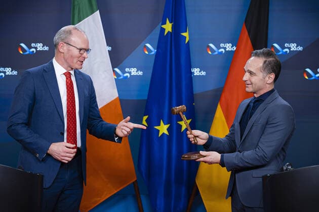 Bilder des Jahres 2020, News 12 Dezember News Themen der Woche KW50 News Bilder des Tages Heiko Maas, Bundesaussenminister, trifft Simon Coveny, Aussenminister von Irland. Berlin, 11.12.2020 Berlin Germany *** Heiko Maas, German Foreign Minister, meets Simon Coveny, Foreign Minister of Ireland Berlin, 11 12 2020 Berlin Germany Copyright: xThomasxTrutschelx