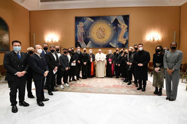 News Bilder des Tages December 12,2020 : Pope Francis receives in audience the Organizers and artists of the Christmas Concert in the Vatican EDITORIAL USE ONLY. NOT FOR SALE FOR MARKETING OR ADVERTISING CAMPAIGNS.  Copyright: x VATICANxMEDIAx CPPx xIPAx x CatholicxPressxPhotox