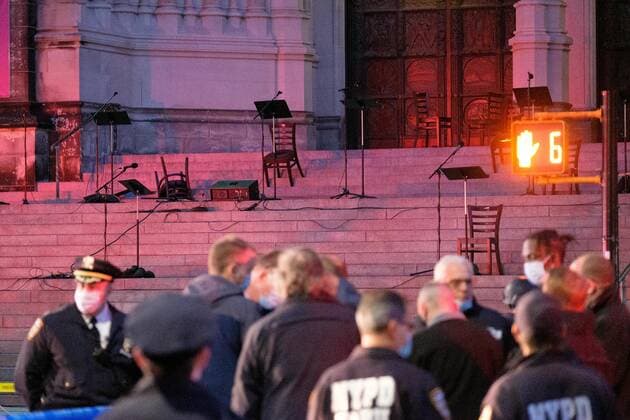 December 13, 2020, Manhattan, New York, United States of America: Police respond after a shooting incident outside the Cathedral of Saint John the Divine on West 112th Street and Amsterdam Avenue in Manhattan, New York City on Sunday, December 13, 2020. Manhattan United States of America - ZUMAm67_ 20201213_zaf_m67_156 Copyright: xGardinerxAndersonx