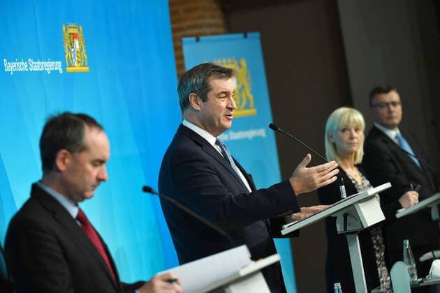 v.li:Hubert AIWANGER (Freie Waehler,Wirtschaftsminister Bayern), Markus SOEDER (Ministerpraesident Bayern und CSU Vorsitzender), Carolina TRAUTNER (Sozialministerin), Florian HERRMANN (Leiter der Staatskanzlei). Pressekonferenz der Bayerischen Staatsregierung nach ausserordentlicher Ministerratssitzung zum Thema Harter Lockdown in der Corona Pandemie am 14.12.2020 im Prinz Carl Palais in Muenchen.
