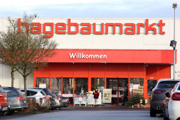 Symbolbild zum Thema Harter Lockdown kommt, diesmal sind auch Baumaerkte betroffen, der Hagebaumarkt in Freudenberg Symbolbild zum Thema Harter Lockdown kommt am 14.12.2020 in Freudenberg Deutschland. ACHTUNG: SICHTBARE KFZ-KENNZEICHEN SIND UNKENNTLICH ZU MACHEN, ERKENNBARE PERSONEN SIND UNKENNTLICH ZU MACHEN