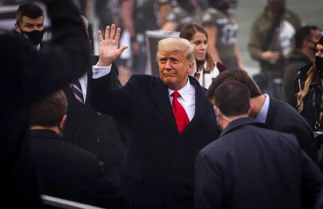 United States of America: U.S. President Donald Trump waves as he arrives for the coin toss for the 121st Army-Navy football game at Michie Stadium December 12, 2019 in West Point, New York. The Army Black Knights shutout the Navy Midshipmen 15-0. West Point United States of America - ZUMAp138 20201212_zaa_p138_003 Copyright: xCdtxHannahxLamb U.S.xArmyx