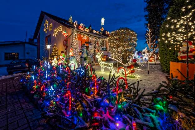 Weihnachtlich geschmuecktes Haus Schwaig Oberding 04.12.2020 *** Christmas decorated house Schwaig Oberding 04 12 2020