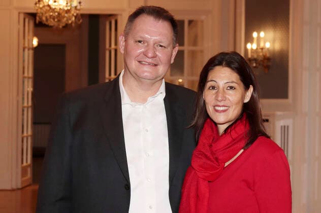 Sören Bauer mit Ehefrau Julia Bauer bei der Preisverleihung MacherInnen des Jahres 2020 im Atlantic Hotel. Hamburg, 14.12.2020