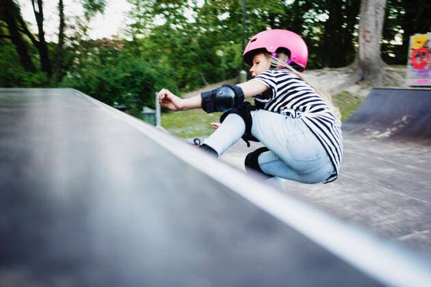 Girl skateboarding on ramp at park , model released Copyright: xMaskotx , MA53720