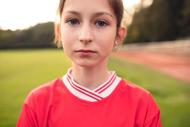 IMAGO Creative: Frauen im Leistungssport Portrait of confident female soccer player standing on field , model released Copyright: xMaskotx , MA55705