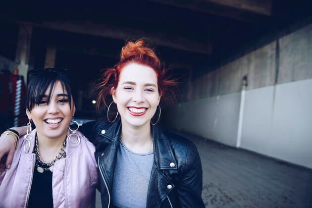 IMAGO Creative: Clickbait, Modetrends Portrait of smiling hipster female friends at parking lot , model released Copyright: xMaskotx , MA56670