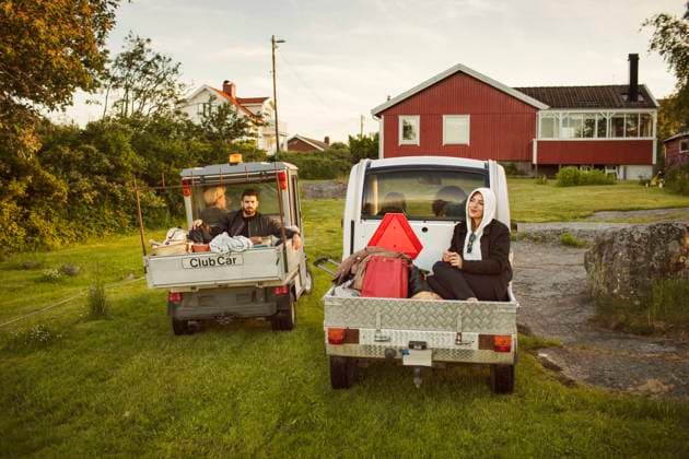 Young friends sitting in vehicles against house , model released Copyright: xMaskotx , MA58562