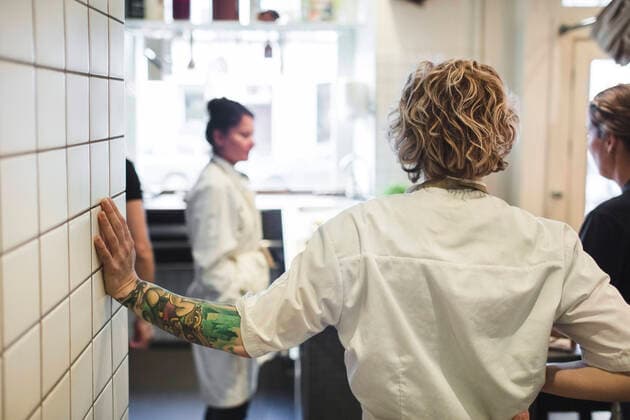 Rear view of chef standing with female colleagues in restaurant kitchen , model released, property released Copyright: xMaskotx , MA61493