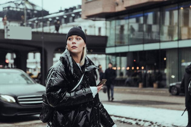 Young woman wearing warm clothing while looking away on street in city during winter , model released Copyright: xMaskotx , MA70000