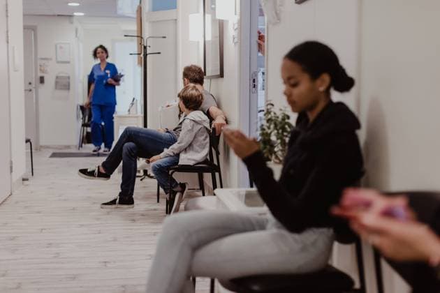 Male and female patients waiting in corridor of hospital , model released, property released Copyright: xMaskotx , MA73905