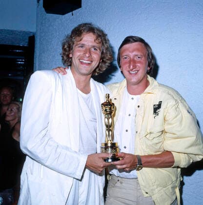 Archivbilder der Woche KW51 ZWEI NASEN TANKEN SUPER Thomas Gottschalk und Mike Krüger beim Fototermin zum Film ZWEI NASEN TANKEN SUPER, Deutschland, 1984. Thomas Gottschalk and Mike Krueger at the photocall for the film ZWEI NASEN TANKEN SUPER, Germany, 1984., Deutschland Copyright: HelmutxReiss UnitedArchives830003183 EDITORIAL USE ONLY