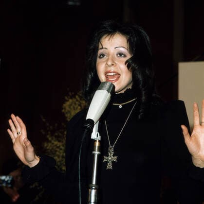 Archivbilder der Woche KW51 VICKY LEANDROS - GRAND PRIX EUROVISION DE LA CHANSON VICKY LEANDROS singt für Luxemburg beim Grand Prix Eurovision de la Chanson in Edinburgh, 1972. VICKY LEANDROS sings for Luxembourg at the Grand Prix Eurovision de la Chanson in Edinburgh, 1972., Edinburgh Schottland Großbritannien Copyright: HelmutxReiss UnitedArchives830003265 EDITORIAL USE ONLY