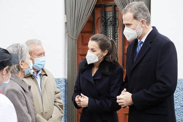 Bilder des Jahres 2020, Entertainment 12 Dezember Entertainment Bilder des Tages 18-12-2020 Tajo Queeen Letizia and King Felipe visited the Caritas home care project for the elderly alone in Brea de Tajo, Spain. No Spain  Copyright: xPPEx