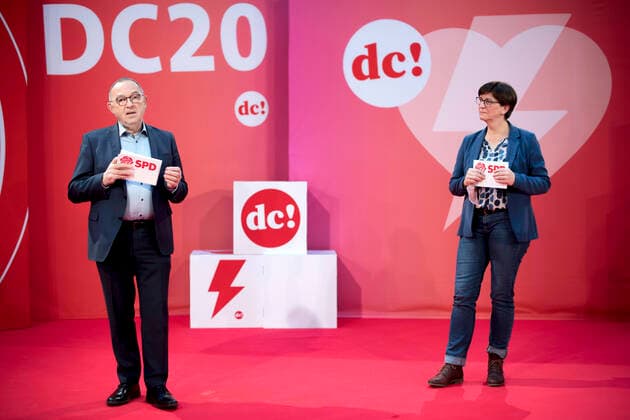 Walter-Borjans, Esken, digital debate camp SPD DEU, Deutschland, Germany, Berlin, 04.03.2018 Norbert Walter-Borjans, co Vorsitzender der SPD, und Saskia Esken, co Vorsitzende der SPD, waehrend des SPD Debattencamp SPDDC20 in Vorbereitung zum Regierungsprogramm vor der Statur von Willy Brandt im Willy-Brandt-Haus, der Parteizentrale der SPD, in Berlin. Norbert Walter-Borjans, co leader of the German Social Democrats SPD, and Saskia Esken, co leader of the German Social Democrats SPD, during a digital debate camp at the headquarters of the SPD on December 12, 2020 in Berlin, Germany. The German party exchanged ideas with its candidate for chancellor, Olaf Scholz and the party leadership, along with experts from academia, business, the media
