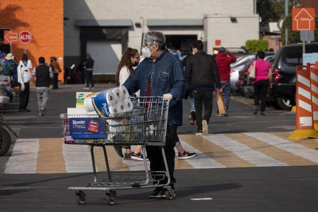 (201219) -- MEXICO CITY, Dec. 19, 2020 -- A man leaves a supermarket with a shopping cart full of daily necessities in Mexico City, Mexico, on Dec. 18, 2020. Mexican authorities said on Friday that they would re-impose lockdown measures in Mexico City and the State of Mexico amid surging COVID-19 cases and hospitalizations. (Photo by Xinhua) MEXICO-MEXICO CITY-COVID-19 LuisxLicona 