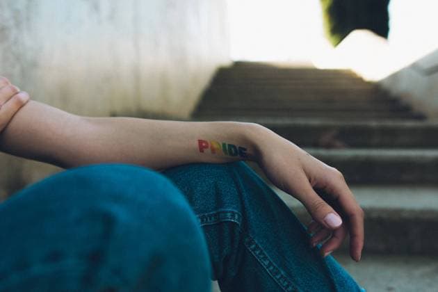 IMAGO Creative: Pride Month 2022, Engagement der Jugendlichen Bisexual girl with gay pride tattoo on her arm Copyright: xLuisxMarioxHernandezx Model Released