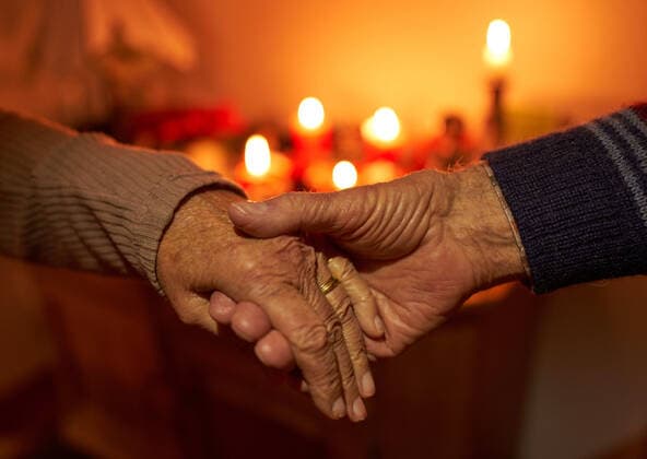 Seniors alone in the retirement home at Christmas, during Advent in Biessenhofen, Bavaria, Germany, December 19, 2020. MR=Yes, model released