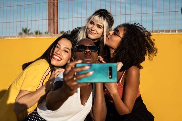 IMAGO Creative: Urban Diversity Carefree youthful multiracial women in casual clothes enjoying freedom and taking selfie on cellphone while spending time on stadium Copyright: xRafaxCortesx Model Released