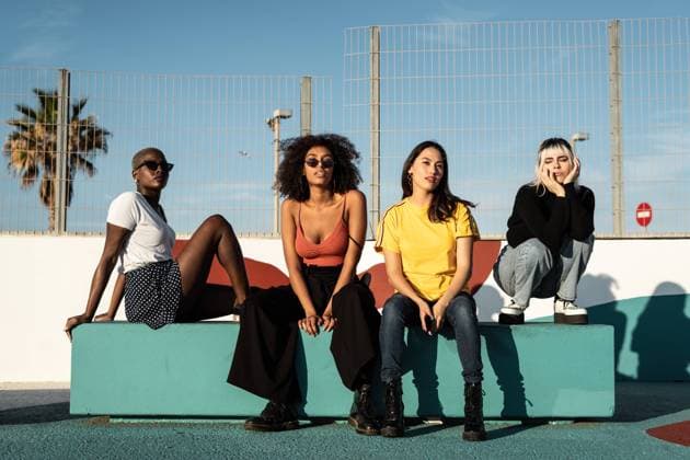 IMAGO Creative: Urban Diversity Cheerful young multiracial female friends enjoying free time in street Copyright: xRafaxCortesx Model Released