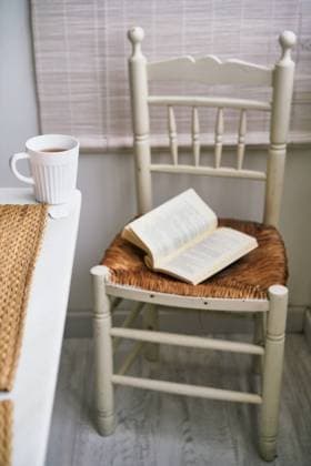 IMAGO Creative: Gesundheit, Stille Comfortable chair with open book placed near table with mug of fresh tea in cozy room Copyright: xVictorxBorderax Model Released