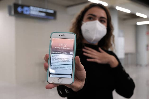 A girl shows the SMS on her mobile phone reporting her negative PCR, at the airport of Palma de Mallorca (Balearic Islands), on 20 December 2020. As of this Sunday, national tourists travelling to the Balearic Islands from the Peninsula must present a negative PCR made at origin 72 hours before arriving in the autonomous community. If they do not bring it, they will have to undergo an antigen test on arrival and will face a penalty plus the cost of the test. 20 DECEMBER 2020;PCR;CORONAVIRUS;TEST;DEVICE;ANTIGENS;HEALTH;COVID-19;BALEARIC ISLANDS;AIRPORT;TRAVEL;HOLIDAYS Isaac Buj LagenciaEP 12 20 2020 MAJORCA PALM MAJORCA PALM Spain Copyright: xIsaacxBujx 3488297