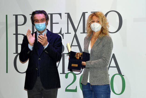 Entertainment Themen der Woche KW52 Entertainment Bilder des Tages foto ipp clemente marmorino milano 21 12 2020 premio rosa camuna 2020 nella foto il presidente della regione lombardia attillo fontana e annalisa malara, l anestesista dell ospedale di Codogno che per prima scoprÃ¬ la presenza del Covid in Italia premio rosa camuna
