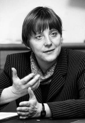 Bundesumweltministerin Angela MERKEL , CDU , im Dezember 1996 Angela MERKEL , CDU , Minister for the Environment , in December 1996 *** Federal Minister for the Environment, Angela MERKEL , CDU , in December 1996 Angela MERKEL , CDU , Minister for the Environment , in December 1996