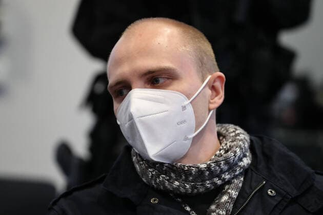 Urteilsverkündung im Landgericht Magdeburg gegen den Halle Attentäter Stephan Balliet, insgesamt fünf Richterinnen und Richter entscheiden über das Urteil, ein sechster steht als Reserve parat. Die Vorsitzende Richterin ist Ursula Mertens. 43 Nebenklägerinnen und -kläger sind zum Prozess am Landgericht in Magdeburg zugelassen, die von 21 Anwälten beraten werden. *** Sentencing in the Magdeburg Regional Court against the Halle assassin Stephan Balliet, a total of five judges decide on the verdict, a sixth is standing by as a reserve The presiding judge is Ursula Mertens 43 joint plaintiffs are admitted to the trial at the Magdeburg Regional Court, who are advised by 21 attorneys