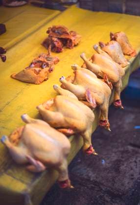 Bunch of fresh plucked chickens lying on yellow market stall in San Cristobal de las Casas city in Chiapas, Mexico Copyright: xx Model Released