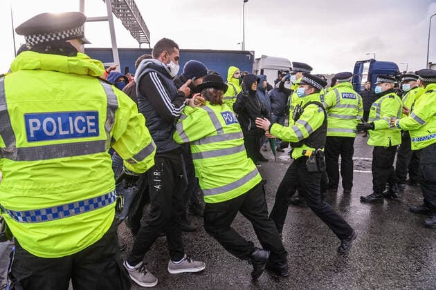 Bilder des Jahres 2020, News 12 Dezember News Bilder des Tages . 23 12 2020. Dover, United Kingdom. Lorries drivers protest outside Dover docks after the town became gridlocked following the closure of the French border.  xi-Imagesx IIM-21939-0023